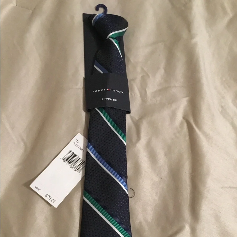 Boys Tommy Hilfiger zipper tie NWT